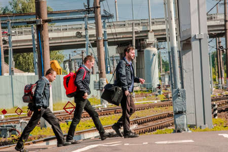 20.06.2019 Bryansk. Russia. Men go on the way to the train.のeditorial素材