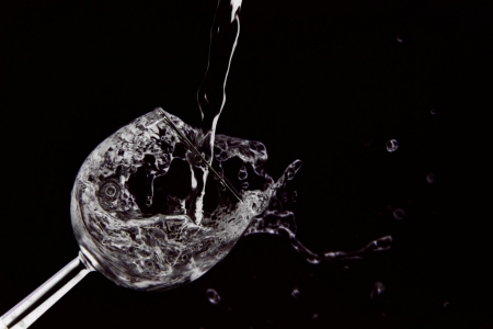 Glass that is filled with fresh waterの写真素材