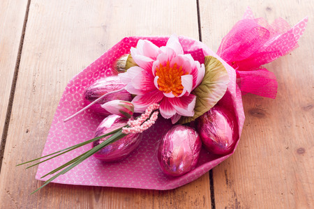 Easter bunch of flowers on the tableの写真素材