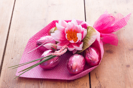 Easter bunch of flowers on the tableの写真素材