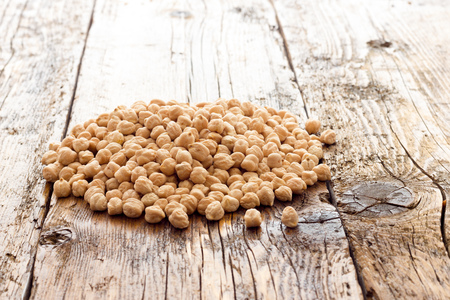 Chickpeas biological on wood tableの写真素材