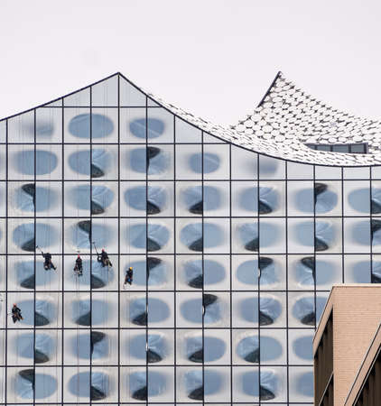 Window Cleaners cleaning the Elbphilharmonieの写真素材