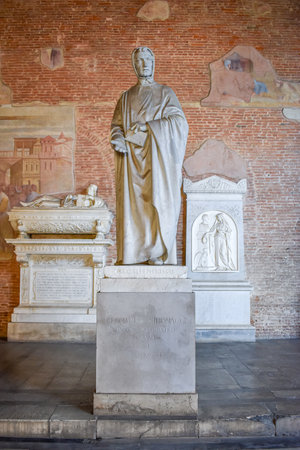 Pisa, Tuscany, Italy - November 24, 2023: statue of the distinguished mathematician Leonardo Fibonacci inside the famous Monumental Cemetery in Piazza del Duomoのeditorial素材
