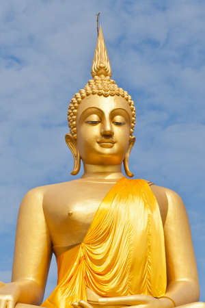 Big Golden Buddha statue in Thaland templeの写真素材