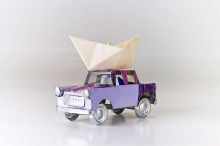 The boat is ready on the car: it's time to leave for the holidays by the sea