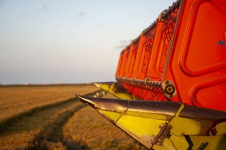Frontal part of rice harvesting machine