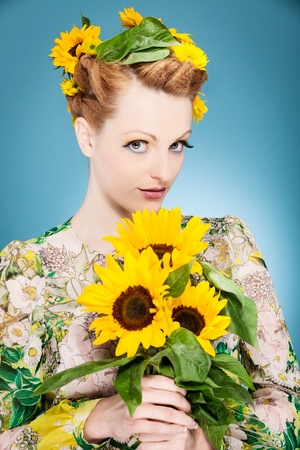 fresh summer makeup with sunflowers in the headの写真素材
