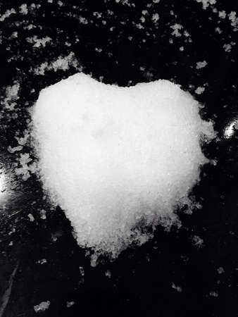 Magic snow forming love shapeの素材