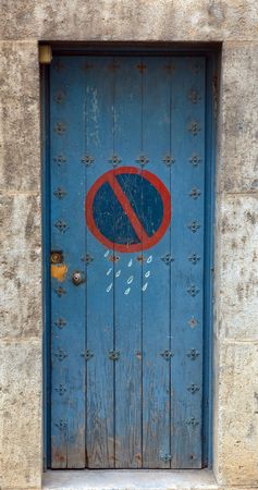 Antique door with a no parking sign drawn on itの写真素材