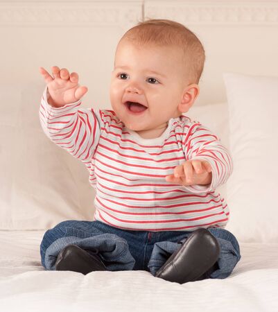 
Cute baby boy sitting on a bed happily babbling
の写真素材