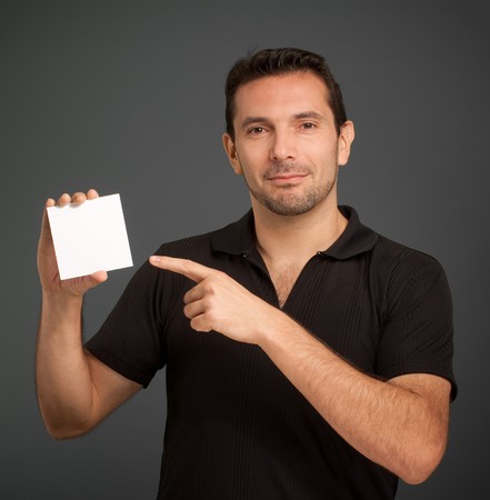 
Portrait of a man pointing at a blank card
の写真素材
