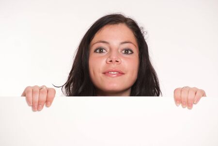 
Close-up shot on a Young casual brunette holding a horizontal blank signboard
の写真素材