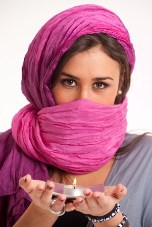 
Beautiful mysterious exotic woman holding a candle
の写真素材