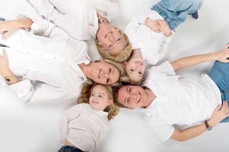 

Heads of family members close together forming a circle

の写真素材