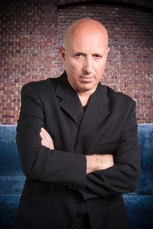 


Tough looking mature man in a black suit on an urban background
の写真素材
