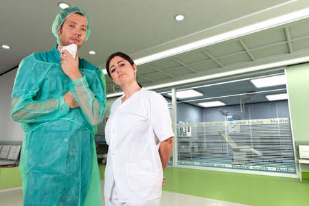 
Surgeon in operating cloths and nurse in a clinic interior
の写真素材