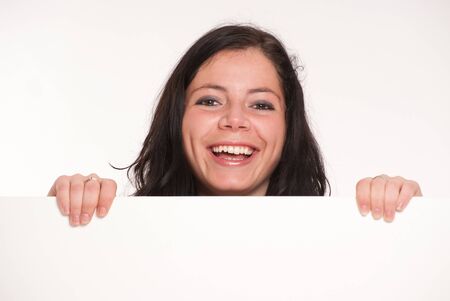 
Close-up shot on a Young casual brunette holding a horizontal blank signboard
の写真素材