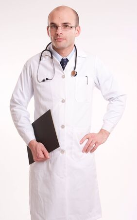 

Doctor holding a black file against a neutral background

の写真素材