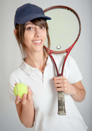 

Young woman holding a tennis racket and ball

の写真素材