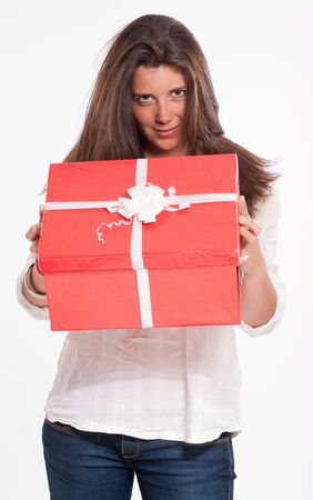 
Cheerful cute young woman holding a red gift box
の写真素材