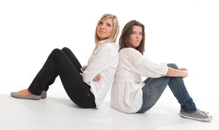 
Young woman back to back with angry expressions
の写真素材