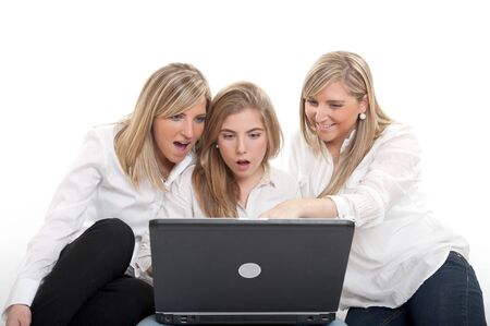 
Three girls looking impressed at the screen of a laptop
の写真素材