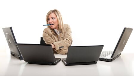 
Stressed young woman using four laptops
の写真素材