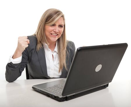 
Young business woman with an annoyed expression looking at her computer

の写真素材
