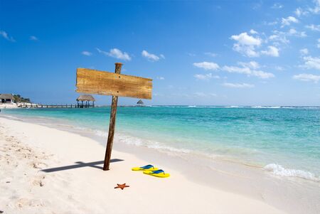 
Wooden sign post thongs and starfish on a beach resort
の写真素材