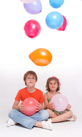 
Young boy and girl with colourful balloons
の写真素材
