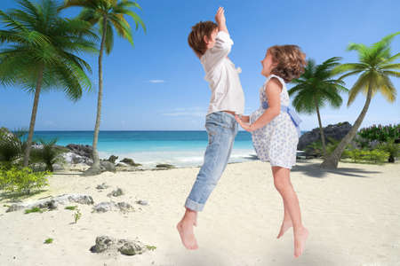 
Little boy and girl happily jumping on a tropical beach
の写真素材