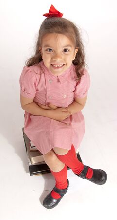 
Little girl sitting on a pile of books
の写真素材