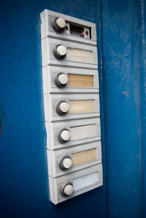 
Old intercom in a blue wooden door

の写真素材