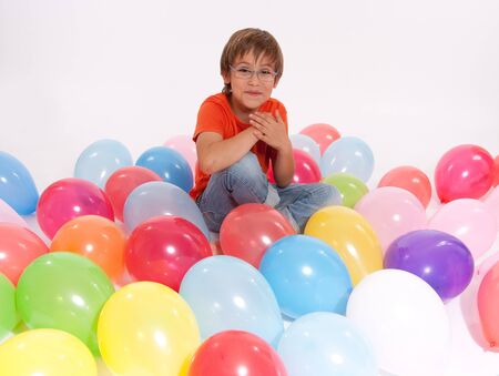 
Young boy surrounded by colourful balloons
の写真素材