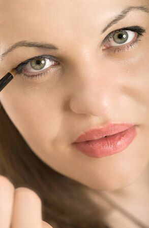 
Close-up shot on a green-eyed brunette applying eyeliner
の写真素材