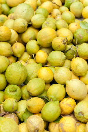 Lemons in the market, ideal for backgroundsの写真素材