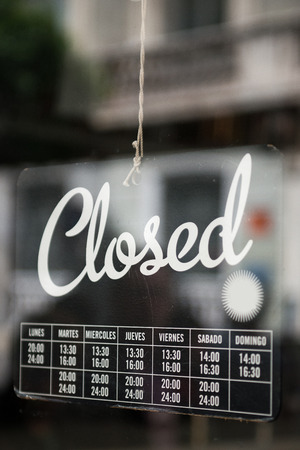 Closed sign on a shopの写真素材