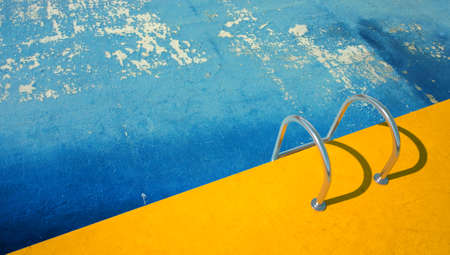 3D rendering of an empty swimming pool with peeling bottomの写真素材