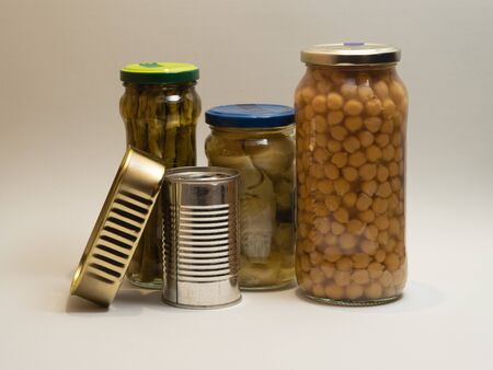TIN CANS ON WHITE BACKGROUNDの写真素材