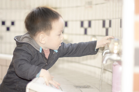 Smart kid washing handsの写真素材