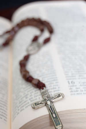 Opened Bible with a wooden rosaryの写真素材
