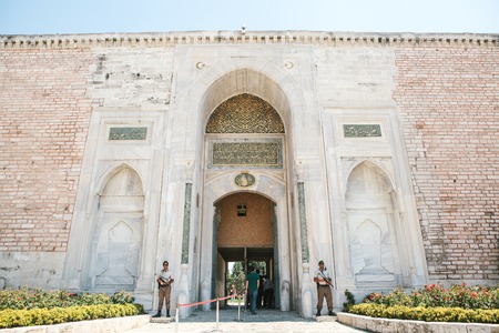 Istanbul, June 15, 2017: Entrance into Topkapi Palaceのeditorial素材