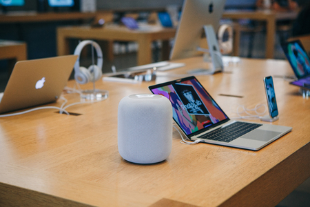 Berlin, August 29, 2018: Sales of Apple products including wireless speakers, laptops and phones in the official Apple Store in Berlin.のeditorial素材