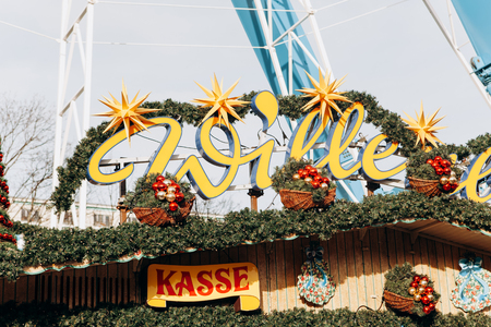Berlin, December 25, 2017: Purchase tickets for the ferris wheel during the Christmas holidays. Inscription in German means Cash Deskのeditorial素材
