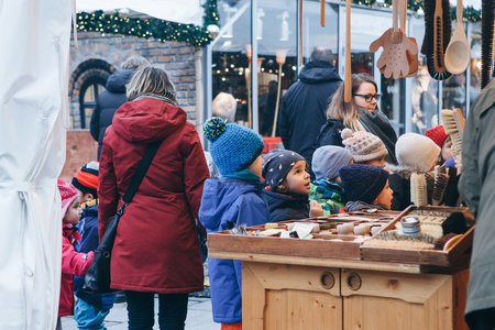 Berlin, December 25, 2017: Children choose Christmas gifts at the traditional decorated Christmas market in Berlin, Germany.のeditorial素材