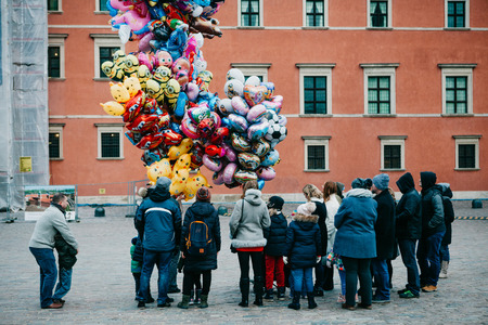 Warsaw, December 25, 2017: People in the main city square are waiting in line to buy balloons for fun. Celebration of Christmas in Europe.のeditorial素材