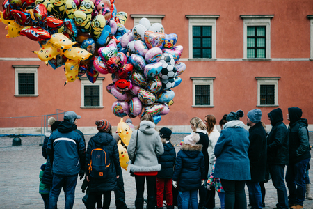 Warsaw, December 25, 2017: People in the main city square are waiting in line to buy balloons for fun. Celebration of Christmas in Europe.のeditorial素材