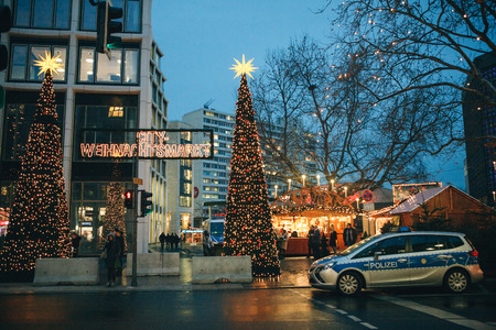 Berlin, December 25, 2017: Police cars patrol the Christmas market in Berlin. Protection of public order during the holidays.のeditorial素材