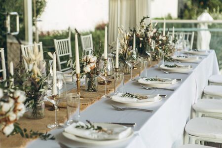 Table setting and decoration for a ceremony or celebration.
