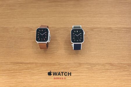 Turkey, Istanbul, December 20 2019 Modern Stylish Apple Watch 5 Seriesのeditorial素材